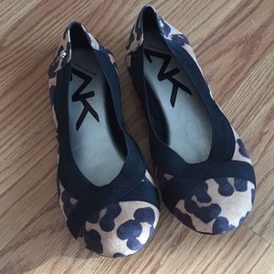 Anna Klein comfy cheetah print flats
